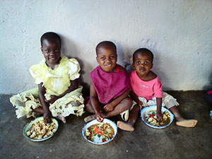 lustige Kinder Kinder beim essen